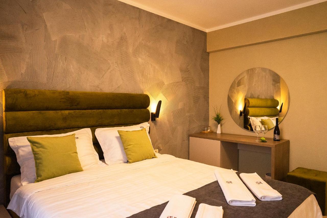 Lotus Exclusive Bed and Breakfast Năvodari Eksteriør billede